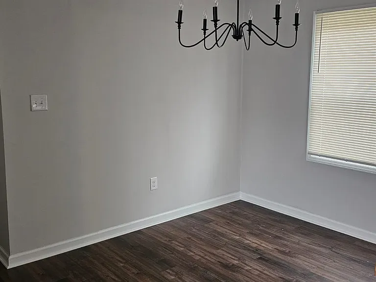 721 Henry St — Photo 13