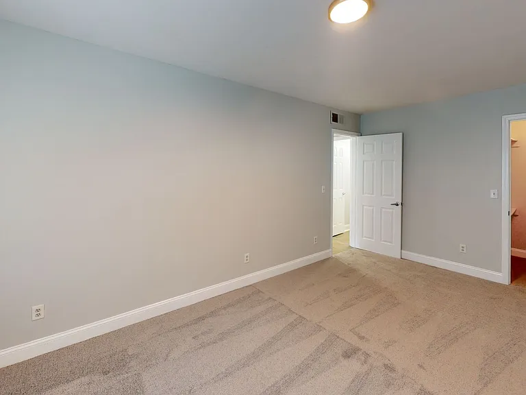 Crystal Heights Apartments — Photo 25