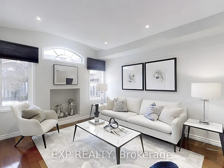 8 Hacienda Dr — Photo 2