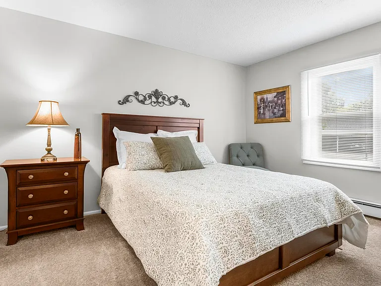 Williamsburg and Portage Pointe Apartments — Photo 10