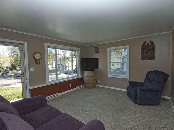 3rd image of 900 Carey St