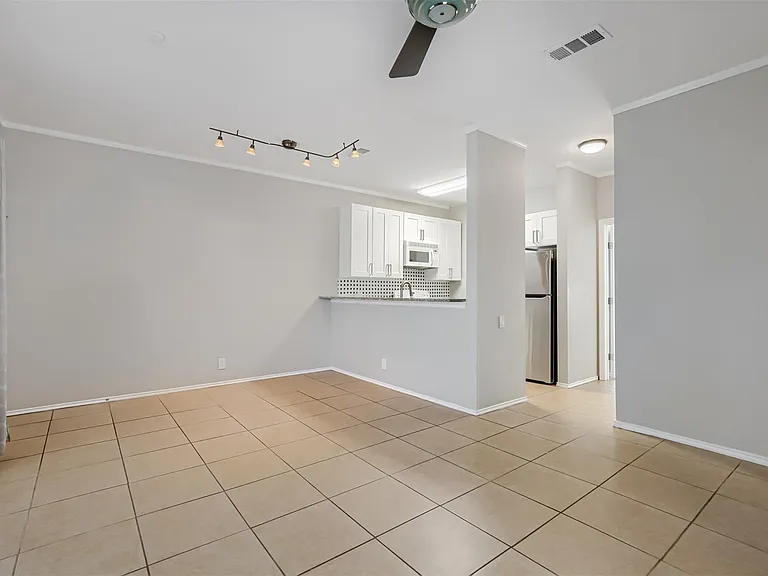 802 S 1st St #206 — Photo 3