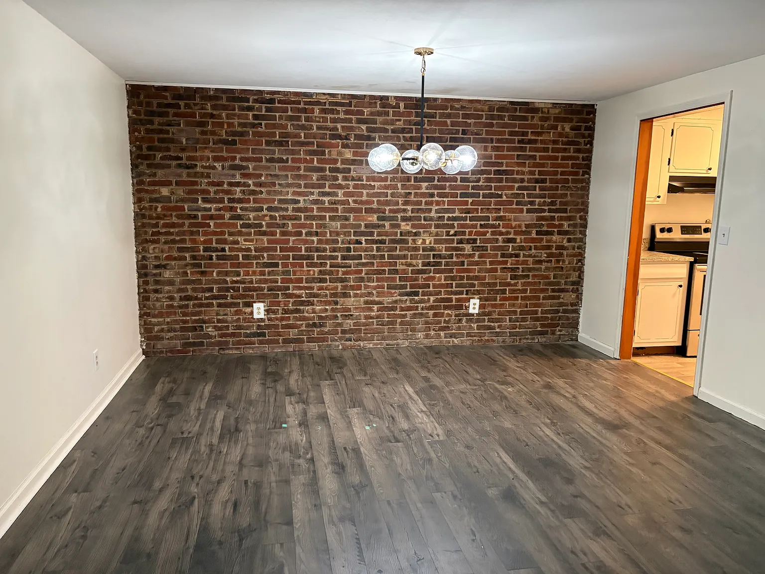 1 bed, 900 sqft, $1,300 — Photo 3