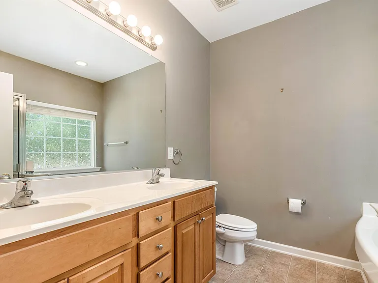 12215 Fox Valley St — Photo 11