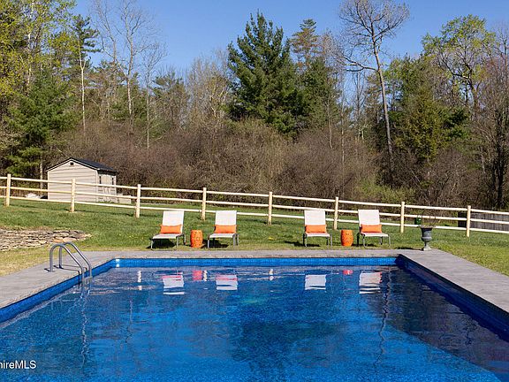 5th image of 27 Hemlock Hill Rd