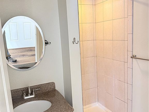 4th image of 1025 Edith Ave