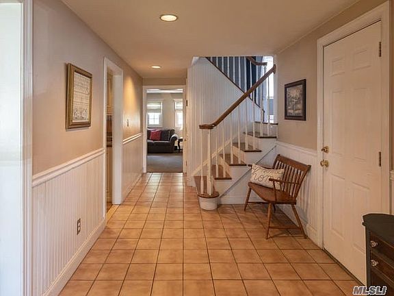2nd image of 2 Cornelia Ln