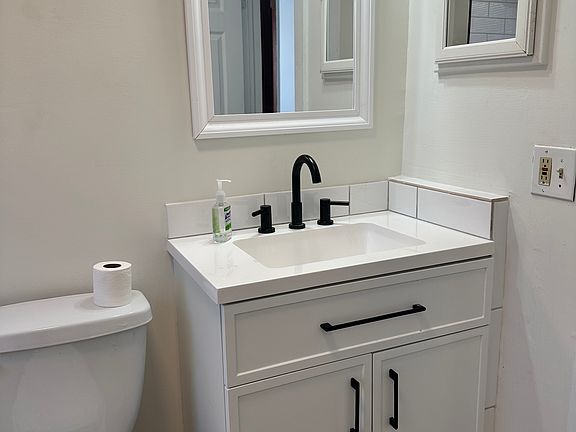 4th image of 2499 Indianola Ave #2499