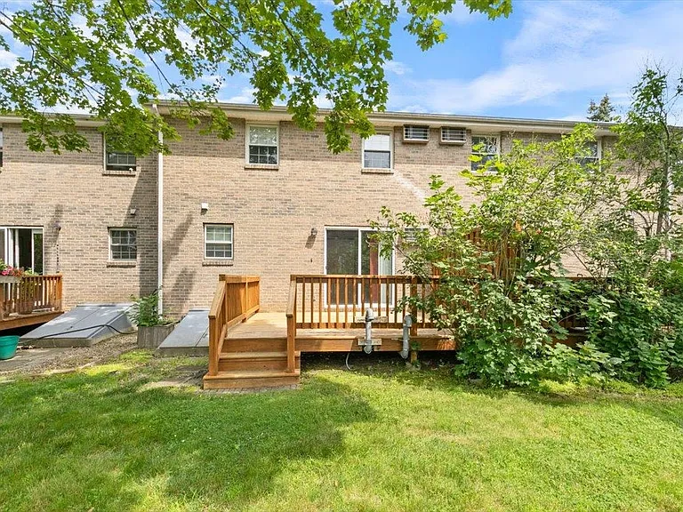 114 Fieldstone Dr — Photo 27
