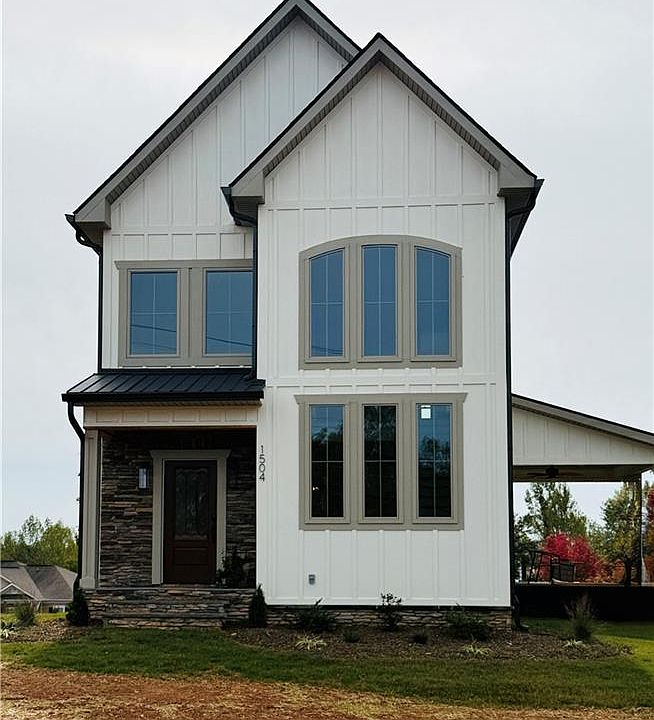 2nd image of 1504 Edgewood Dr