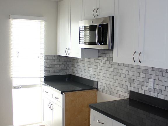 So much counter space *swoon*