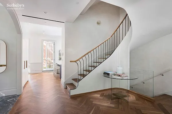 Sold by Sotheby's International Realty | media 5