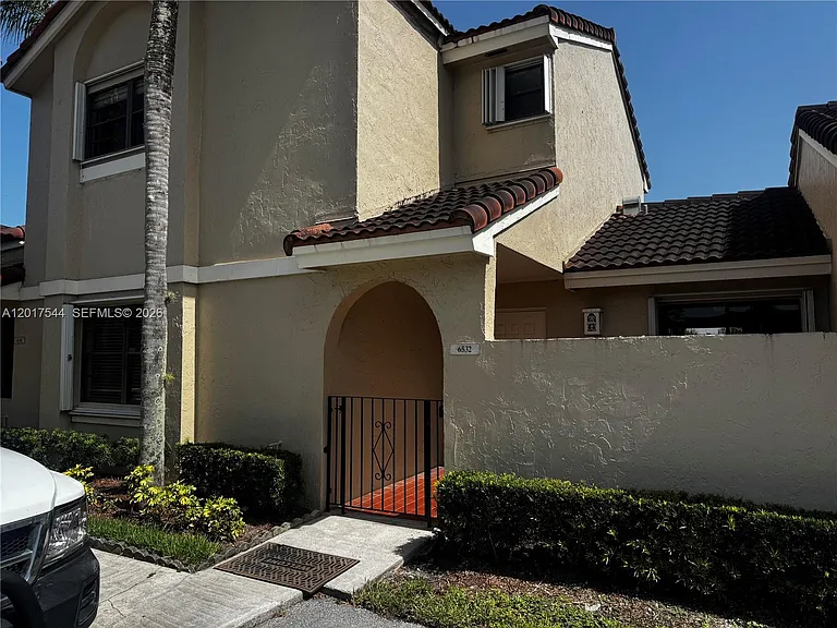 6532 NW 170th Ter — Photo 13