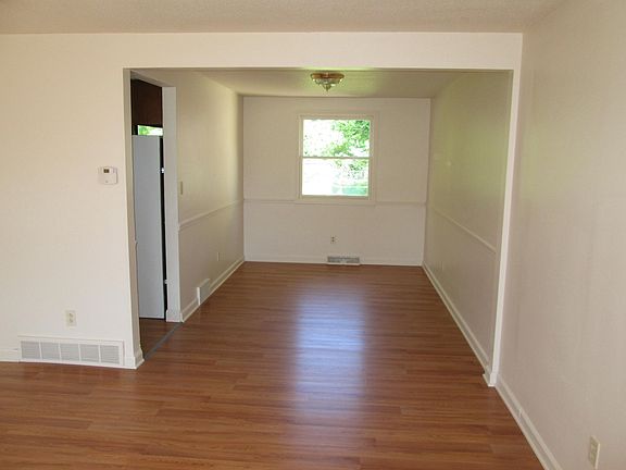 4th image of 196 Vine Ln