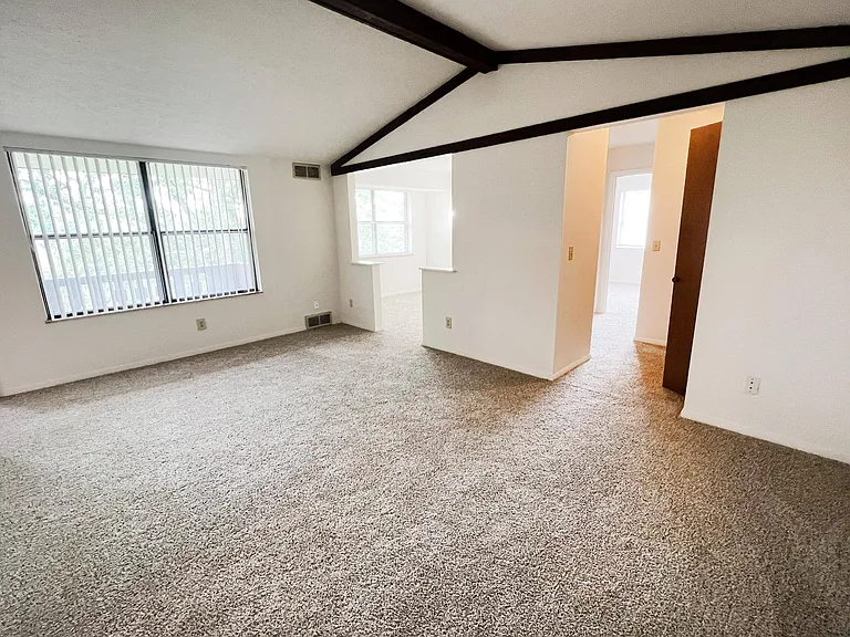 Four Worlds Apartments — Photo 35