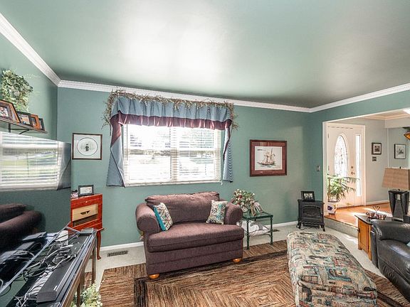 4th image of 6107 Severn Pl