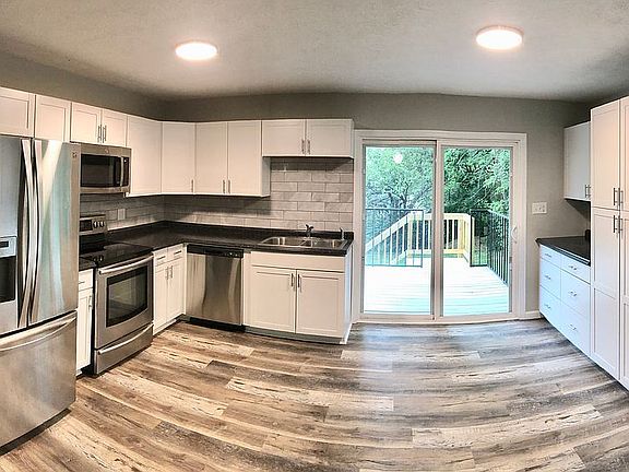 4th image of 206 E Showalter Dr