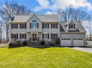 15 Sherbrooke Rd, Mahopac, NY 10541