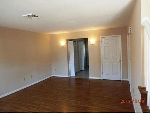 2nd image of 2420 Volunteer Pkwy APT 35