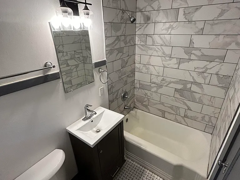 1724 Laurel Ave #1 — Photo 3