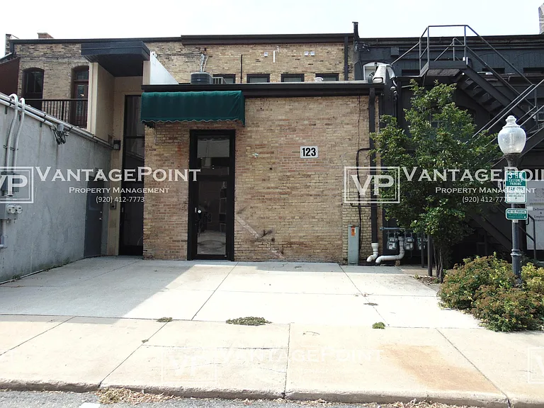 121-123 W Wisconsin Ave #121-1/2 — Photo 6