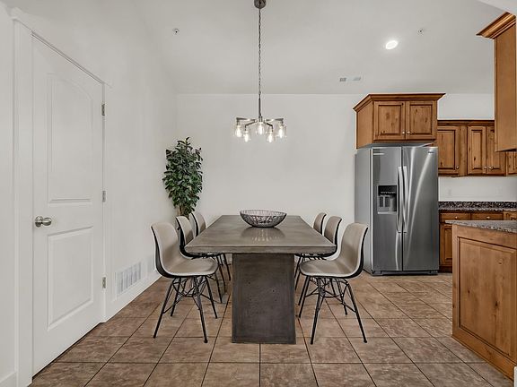 5th image of 1045 S 1700 W APT 232