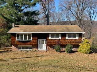 241 Skyline Dr, Highland Mills, NY 10930