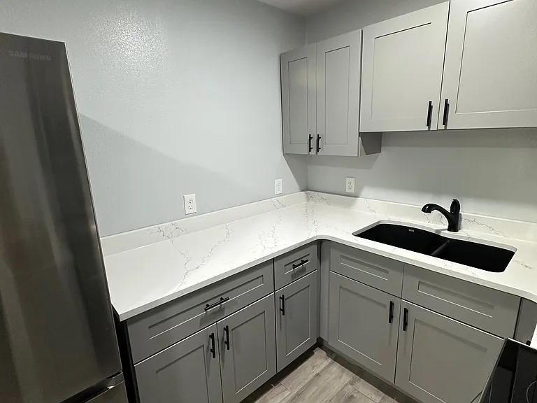 103 N Lovers Ln #A — Photo 9