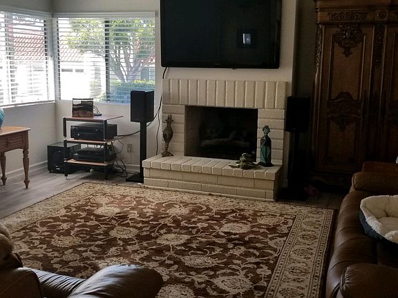 Gas fireplace