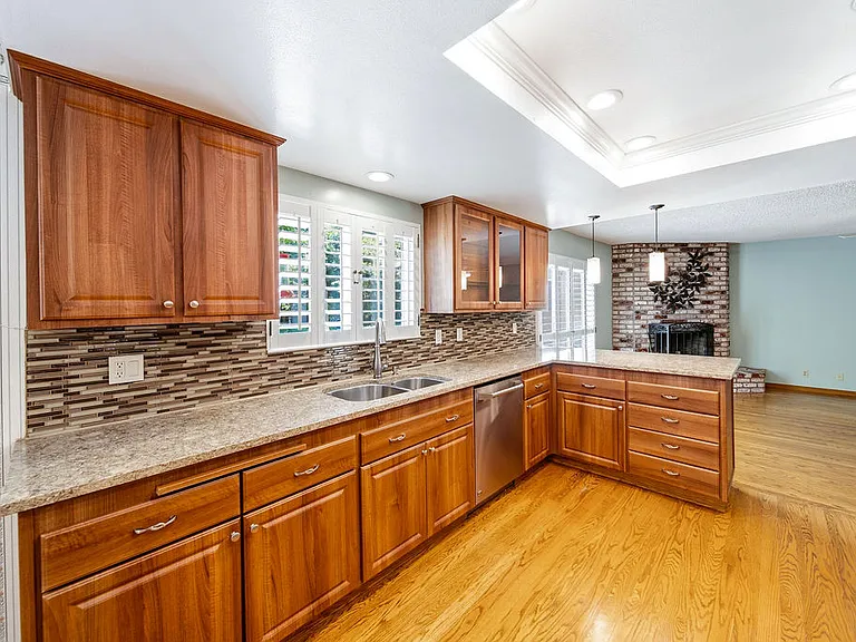 1911 Chateau Ct — Photo 8
