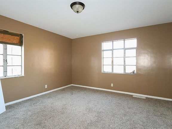 Additional Living Room