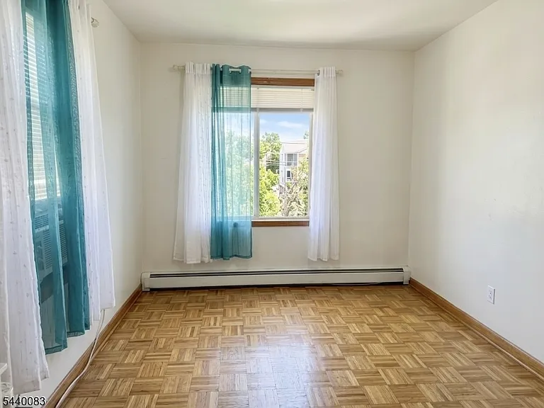521 Pennington St — Photo 5