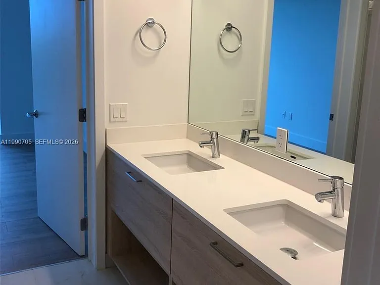 16385 Biscayne Blvd #518 — Photo 35