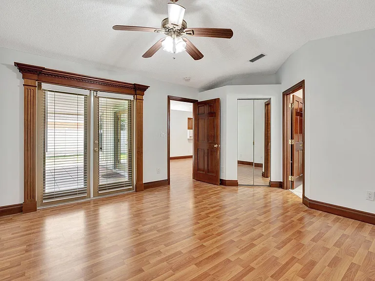 6149 Foster St — Photo 9