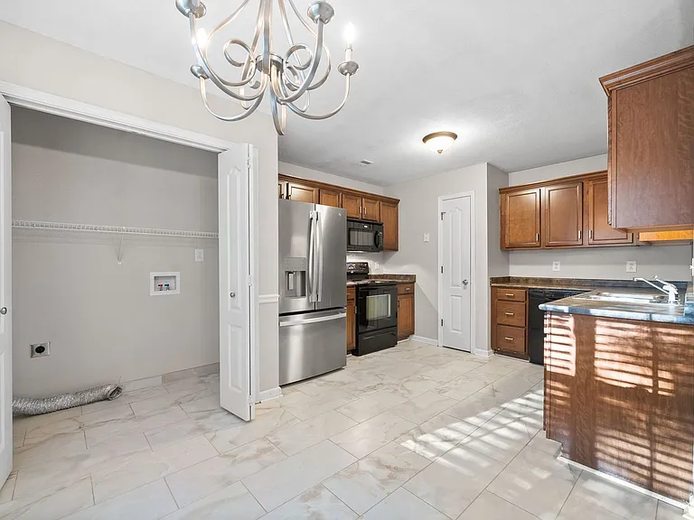 2845 Teakwood Dr — Photo 11