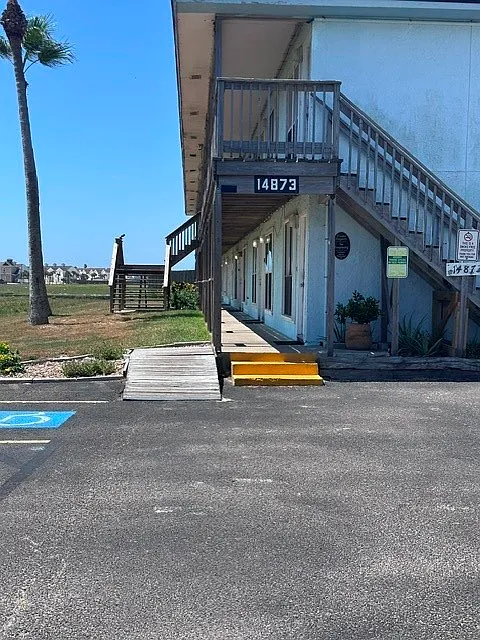 Studio, 390 sqft, $1,150 — Photo 2