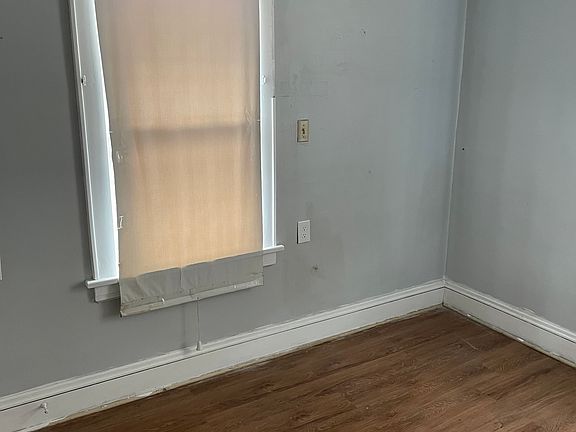 5th image of 952 Palmetto Ave