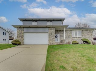 1028 Arrowhead Dr, Dyer, IN 46311