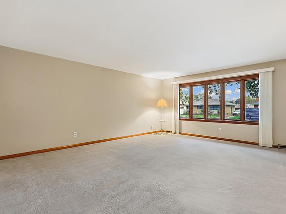 5th image of 8112 Euclid Ave