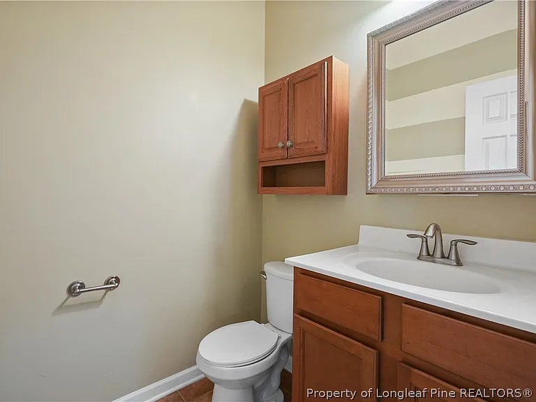415 Highgrove Dr — Photo 35