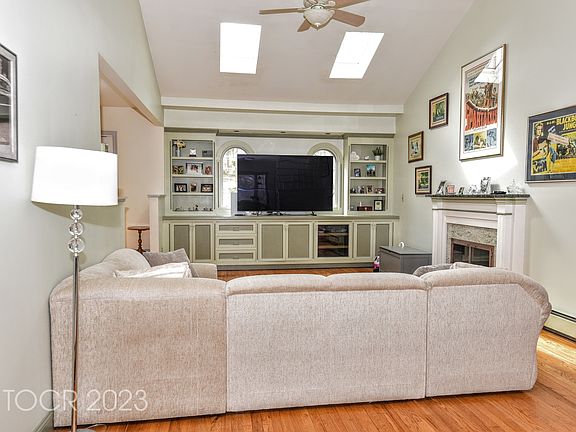 4th image of 808 Robinwood Rd