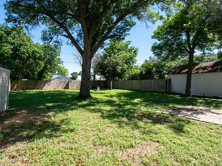 2606 Pine Ave — Photo 19