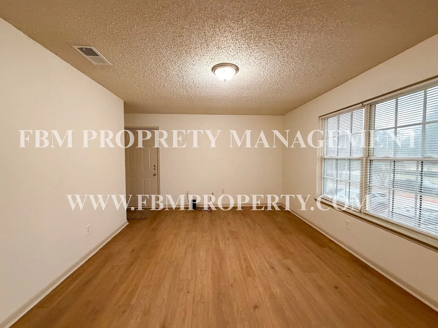 1020 Northwood Blvd, Unit 5 - 2 Bedroom, 1 Bathroom Apartment in Corsicana, TX! — Photo 2