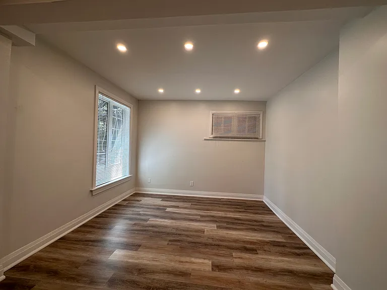 128 Wentworth St N #1 — Photo 4