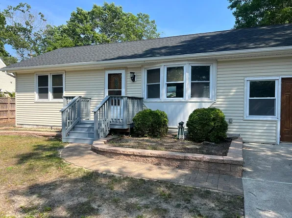 23 Lighthouse Dr, Manahawkin, NJ 08050