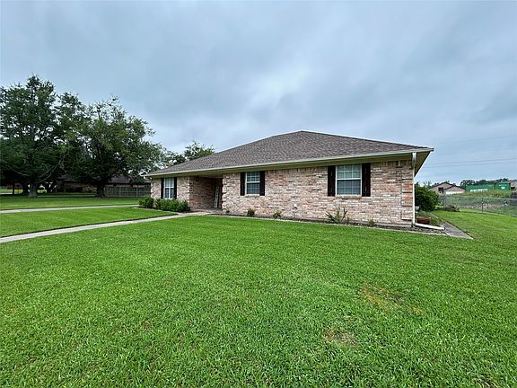 2nd image of 203 Marianne Cir