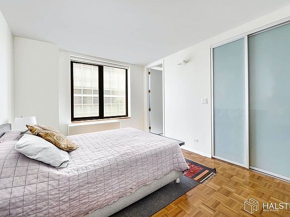 5th image of 161 W 61st St APT 3E