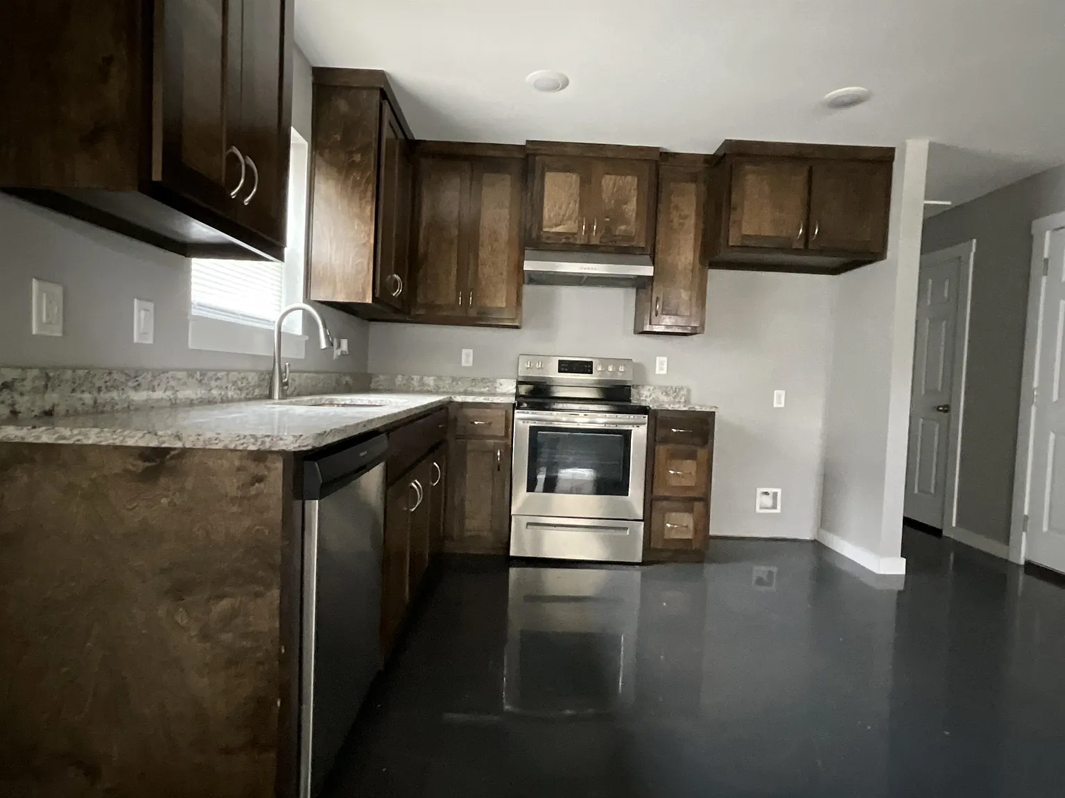113 Isabella Street - 1 — Photo 4