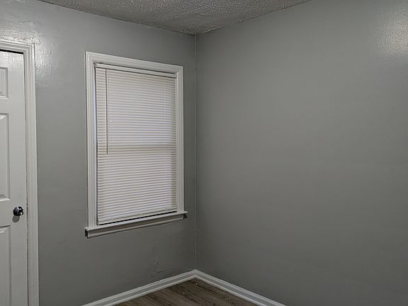 5th image of 15143 Evergreen Rd