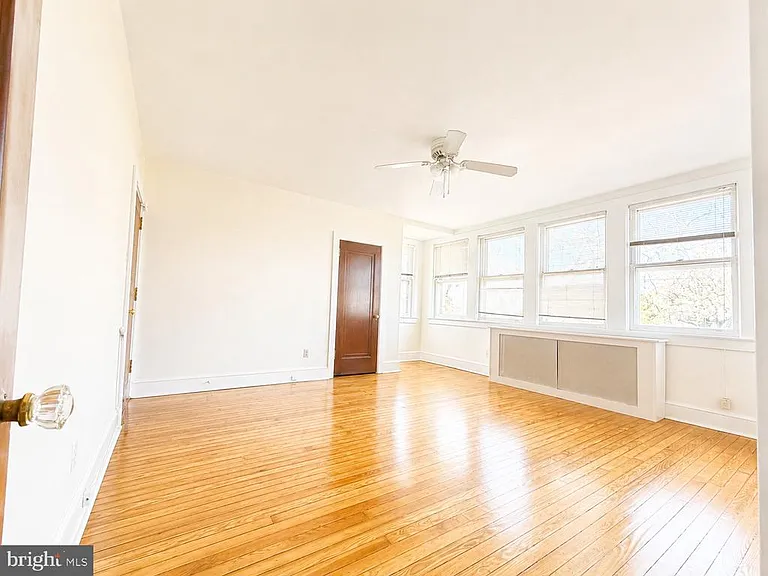 522 E Main St #B — Photo 4